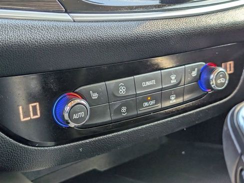 Used 2019 Buick Enclave Essence image 16