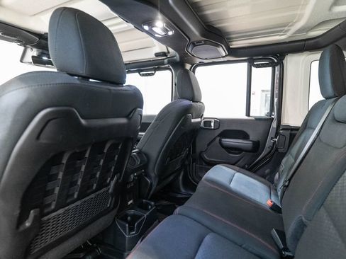 Used 2021 Jeep Wrangler Unlimited Rubicon w/ Dual Top Group AWD/4WD image 18