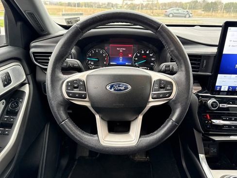 Used 2023 Ford Explorer Limited w/ Limited Technology Package image 22