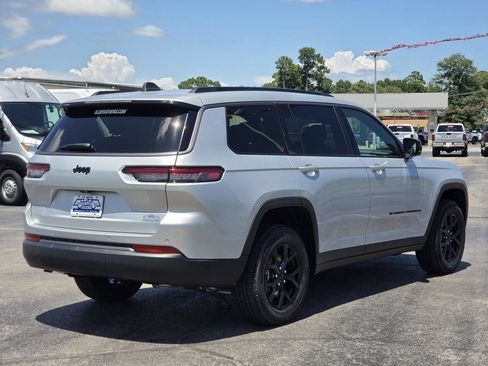 New 2026 Jeep Grand Cherokee L 2WD image 6
