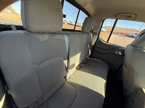 Used 2016 Nissan Frontier SV image 15