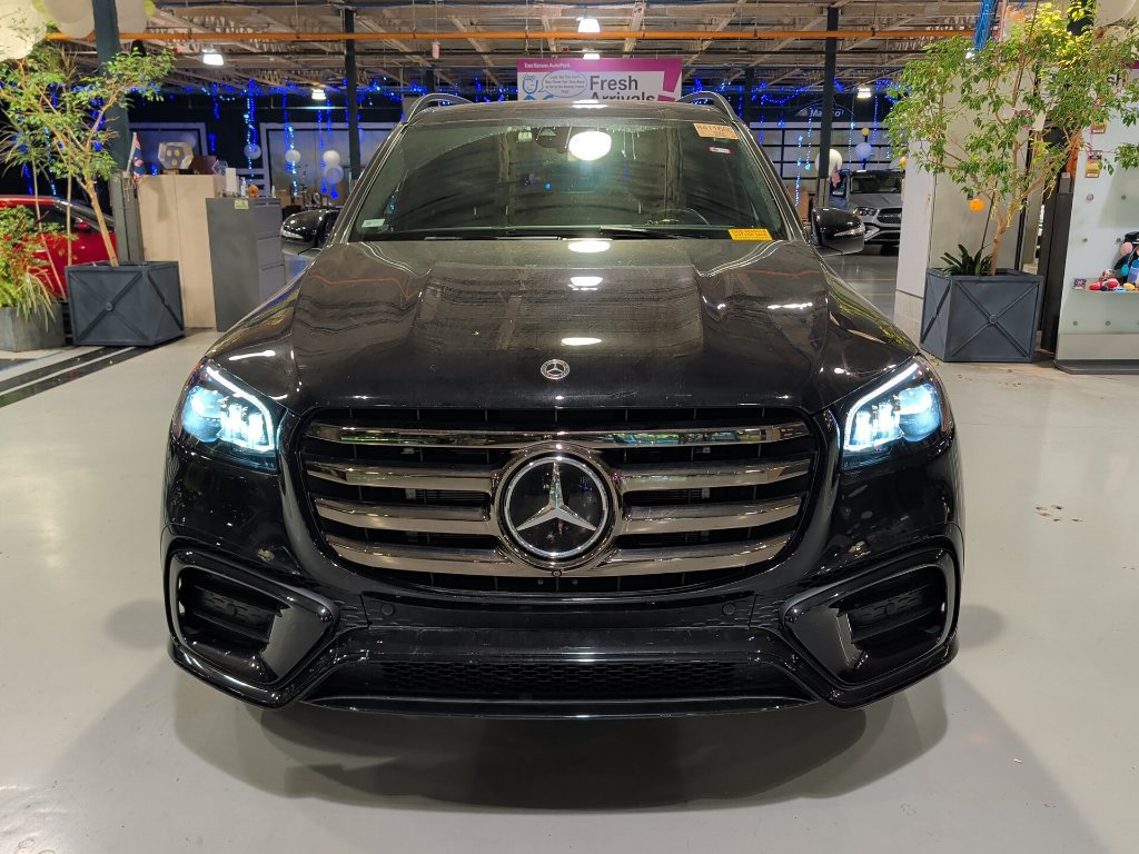 Used 2024 Mercedes-Benz GLS 450 4MATIC w/ AMG Line Exterior image 9
