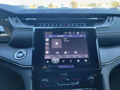 Used 2025 Jeep Grand Cherokee Laredo image 17