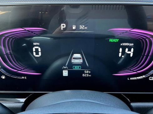 Used 2024 Kia Niro EX Touring image 22