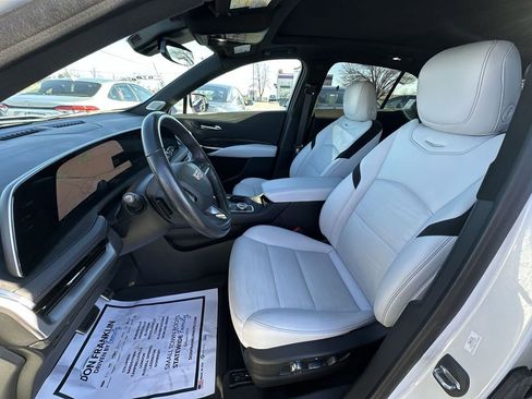 Used 2024 Cadillac XT4 Sport image 11