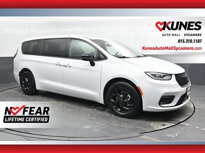 Used 2024 Chrysler Pacifica Limited
