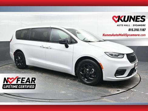 Used 2024 Chrysler Pacifica Limited FWD image 1