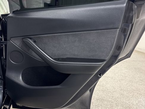 Used 2024 Tesla Model Y 2WD image 18