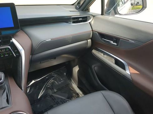 Certified 2023 Toyota Venza XLE image 17