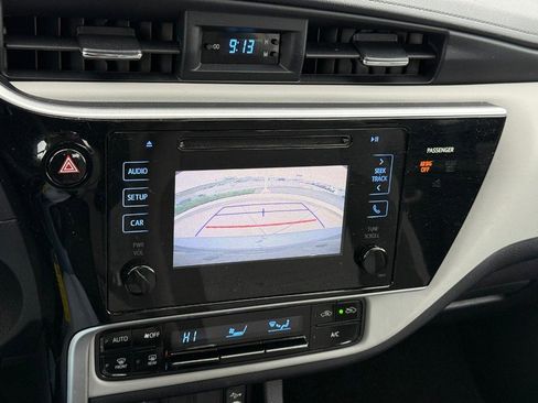 Used 2017 Toyota Corolla LE image 24