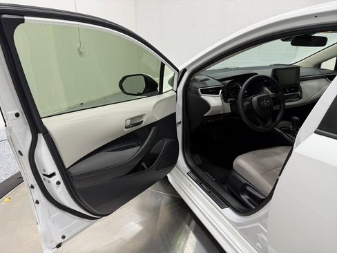Used 2022 Toyota Corolla LE w/ Carpet Mat Package (TMS) image 11