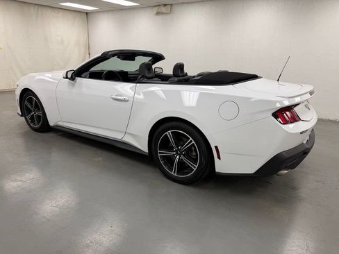 Used 2025 Ford Mustang Premium RWD image 9