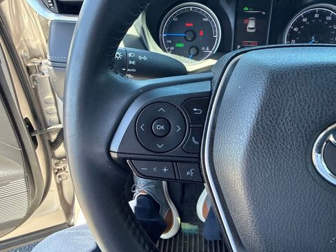 Used 2022 Toyota Venza LE AWD/4WD image 17