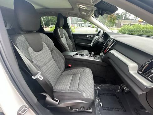 Used 2023 Volvo XC60 B5 Core AWD/4WD image 15