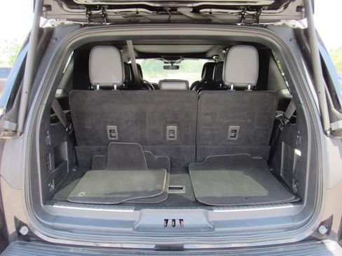 Used 2023 Lincoln Navigator Reserve AWD/4WD image 5
