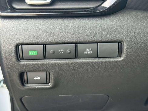 Used 2025 Nissan Sentra SV w/ Trunk Package FWD image 18