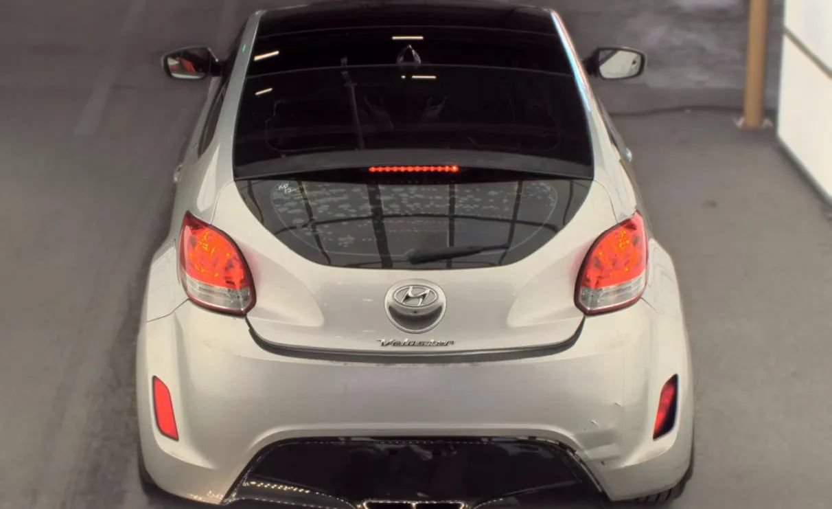Used 2016 Hyundai Veloster w/ Option Group 02 FWD image 5