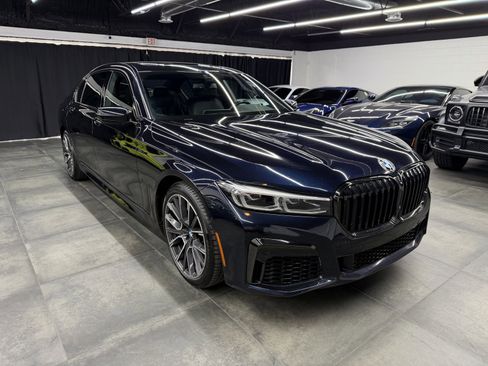Used 2021 BMW 740i w/ M Sport Package image 9