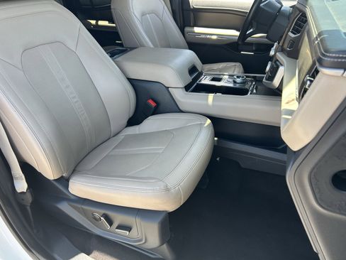 Used 2023 Ford Expedition Max Limited RWD image 12