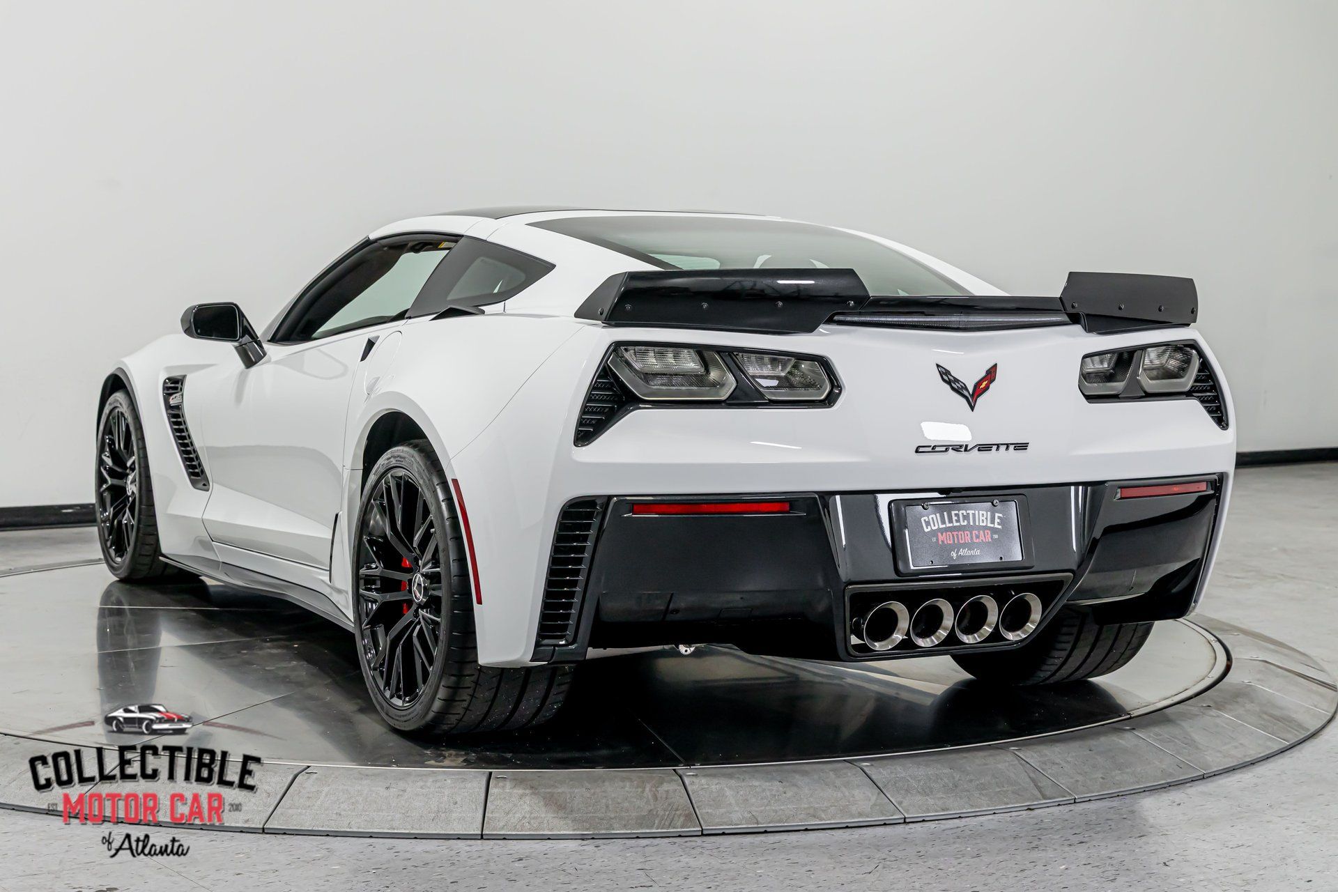 Used 2015 Chevrolet Corvette Z06 w/ 3LZ Preferred Equipment Group RWD image 17