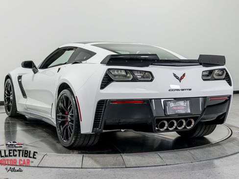 Used 2015 Chevrolet Corvette Z06 w/ 3LZ Preferred Equipment Group RWD image 17