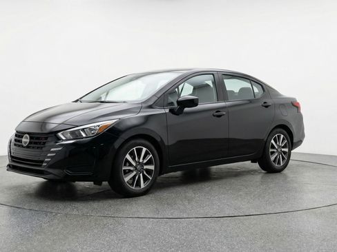 Used 2025 Nissan Versa SV image 3