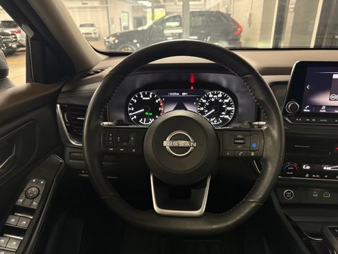 Used 2022 Nissan Rogue SV w/ SV Premium Package AWD/4WD image 11