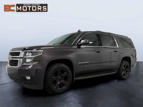 Used 2016 Chevrolet Suburban LT image 2
