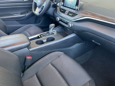 Used 2025 Nissan Altima 2.5 SV FWD image 33