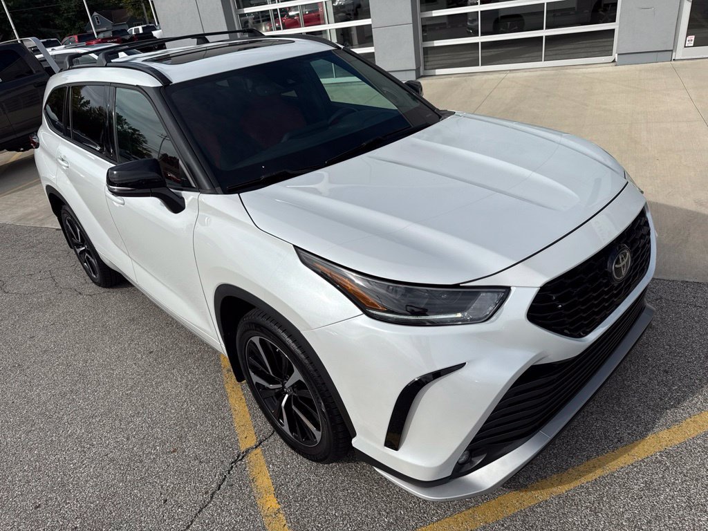 Used 2022 Toyota Highlander XSE AWD/4WD image 6