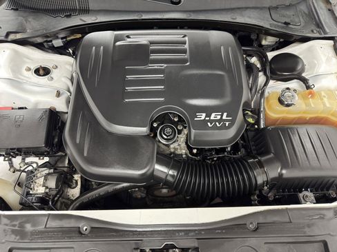 Used 2015 Chrysler 300 Limited image 36