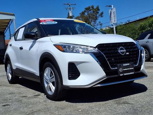 Certified 2025 Nissan Kicks Play S FWD image 28