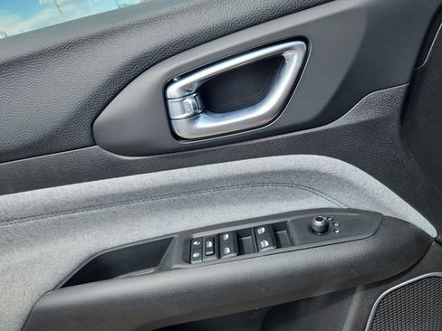 New 2025 Jeep Compass Latitude AWD/4WD image 21