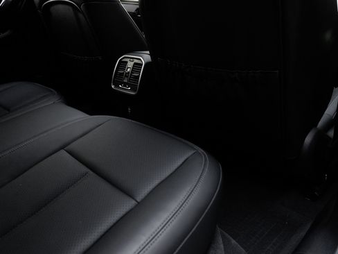 Certified 2026 Porsche Macan AWD/4WD image 35
