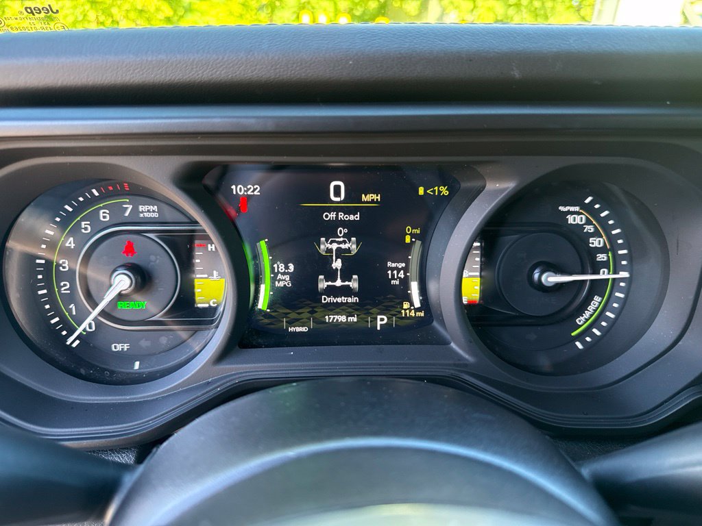 Used 2024 Jeep Wrangler Unlimited Sahara w/ Technology Group AWD/4WD image 26