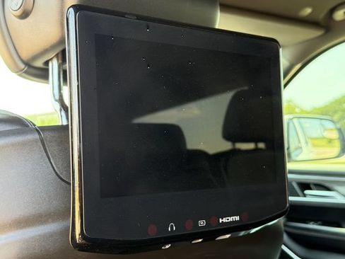 Used 2022 Jeep Wagoneer Series II w/ Rear Seat Video Group 1 AWD/4WD image 18