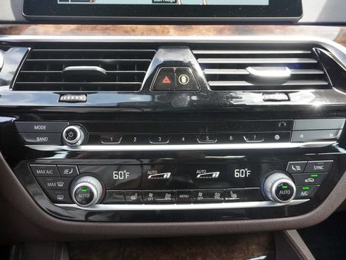 Used 2020 BMW M550i xDrive w/ Premium Package AWD/4WD image 48