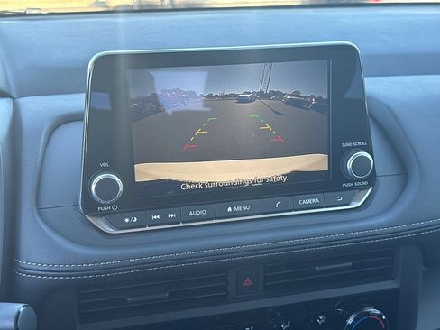 Used 2025 Nissan Rogue S image 12