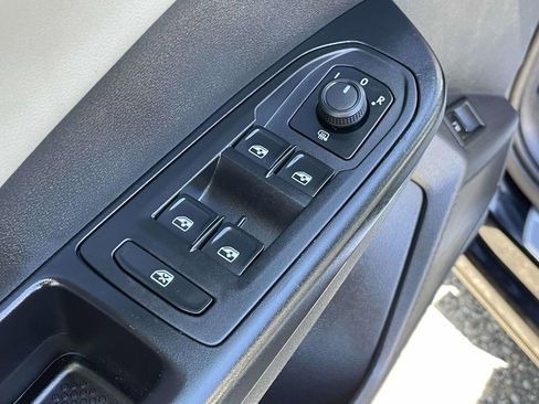 Used 2022 Volkswagen Taos SEL image 18