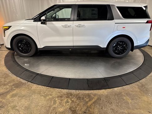 New 2026 Kia Carnival image 6