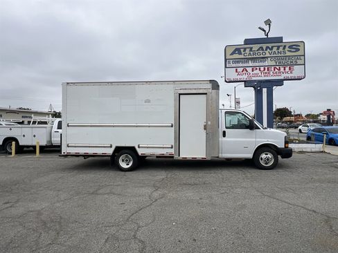 Used 2022 GMC Savana 3500 Extended w/ Power Convenience Package RWD image 2