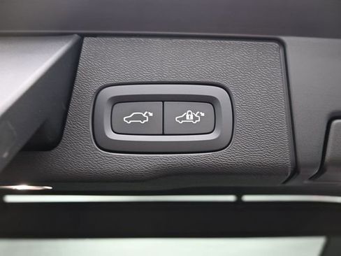 Used 2023 Volvo XC60 B5 Ultimate w/ Protection Package Premier image 33