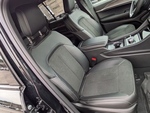 New 2026 Jeep Grand Cherokee Altitude AWD/4WD image 28