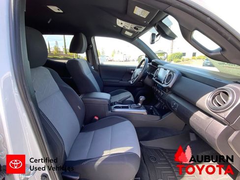 Certified 2022 Toyota Tacoma TRD Off-Road AWD/4WD image 15