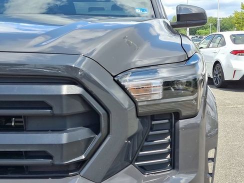Used 2025 Toyota Tacoma SR5 AWD/4WD image 9