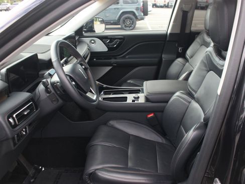 Used 2025 Lincoln Aviator Reserve w/ Equipment Group 201A AWD/4WD image 17