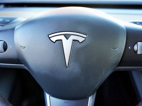 Used 2023 Tesla Model Y Long Range image 35