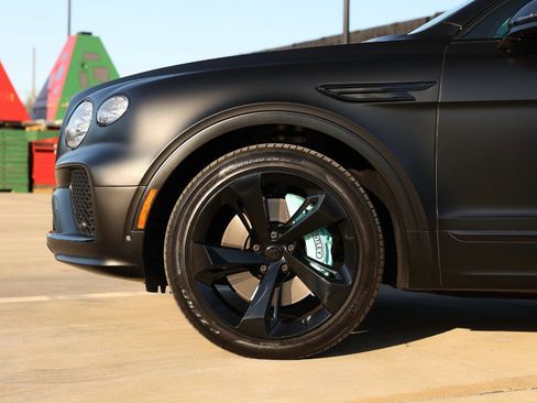 Used 2021 Bentley Bentayga image 28