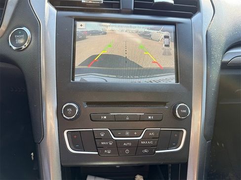 Used 2018 Ford Fusion SE w/ Fusion SE Technology Package image 7