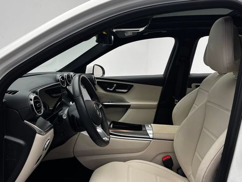 Used 2025 Mercedes-Benz GLC 300 4MATIC image 15